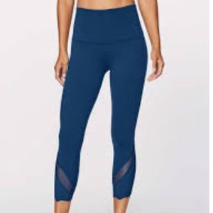 Lululemon Wunder Under Crop II Scallop 23" Size 6. Worn twice.